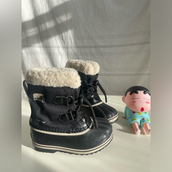 Sorel kid waterproof winter boot. Kid size 11. - Picture 2 of 16